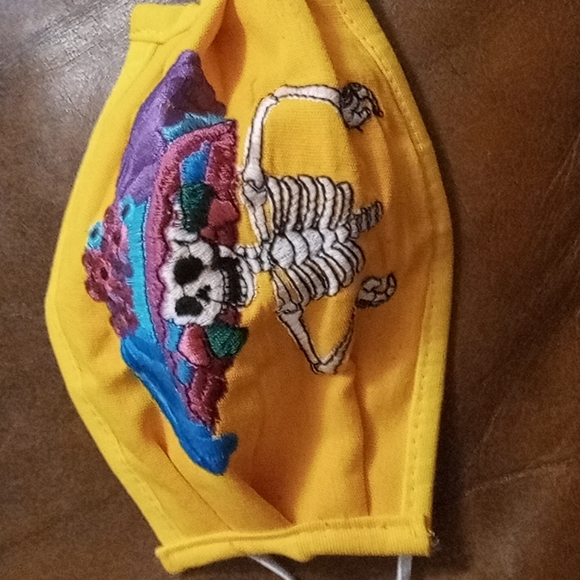 Festive Mask - Picture 1 of 2